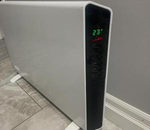 Luxury & private 3 bed basement unit kitchen, wifi, park, mall
