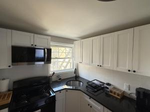 Modern Apartment 3BR 1BD West New York 15 minutes to NYC