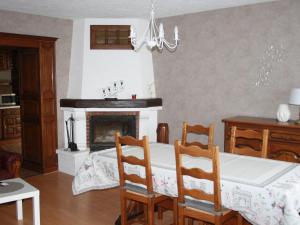 Maisons de vacances Gite avec jardin clos, terrasse et Wi-Fi, proche de Verdun - FR-1-585-42 : photos des chambres