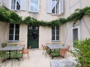 Maison de maître avec jardin, spa et parking au cœur de Châteauroux - FR-1-591-322