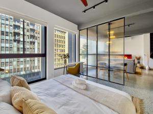 City Bowl Apartment with Rooftop Pool!