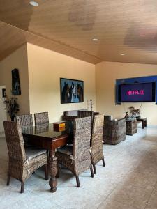 Luxury Estate with Pool and Jacuzzi