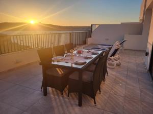 Seafront Penthouse with Large Terrace and Panoramic Views-Mellieha Bay Ghadira