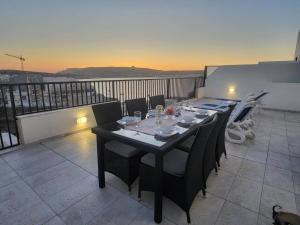 Seafront Penthouse with Large Terrace and Panoramic Views-Mellieha Bay Ghadira