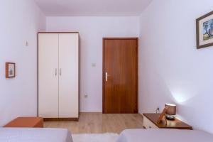 Apartments with parking space Kastel Stafilic, Kastela - 20662