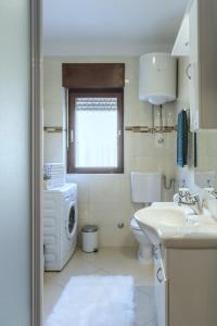 Apartments with parking space Kastel Stafilic, Kastela - 20662