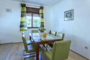 Apartments with parking space Kastel Stafilic, Kastela - 20662