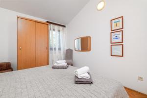 Family friendly house with a swimming pool Krnica, Marcana - 24375