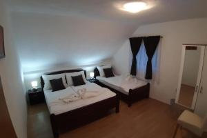 Apartments with parking spaces Rakovica, Plitvice - 24483