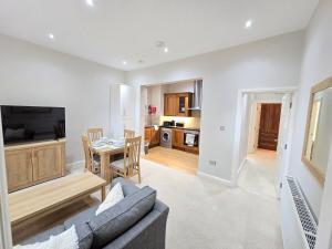 Exquisite 2 Bedroom Apartment