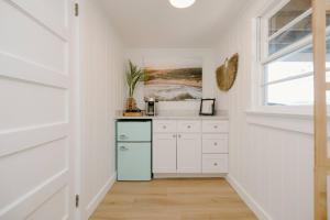 The Casita - 1 BR with Outdoor Oasis - Cowboy Pool - Walk to Beach - Pets - Outdoor Shwr