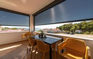 Nice Apartment In Povljana With Wifi 