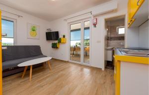 Nice Apartment In Povljana With Wifi