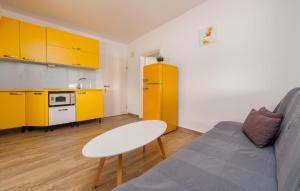 Nice Apartment In Povljana With Wifi