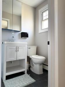 Modern Apartment 3BR 1BD West New York 15 minutes to NYC