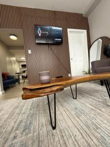 Modern Apartment 3BR 1BD West New York 15 minutes to NYC