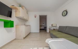 Beach Front Apartment In Povljana 