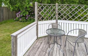 Gorgeous Home In Hovås With Wifi