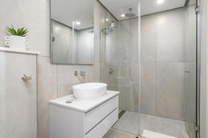 Coastal Luxe 1-Bed Escape