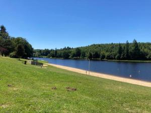 Maisons de vacances Holiday Home in Roussines with Private Pool : photos des chambres