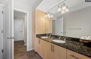 New! 4 BR, Oceanfront, Ocean and Bay views, 3pools, Gym