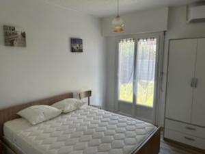 Maisons de vacances Maison avec Jardin pres du Lac de Gastes - 6 pers, Menage inclus, Ideale Familles - FR-1-319-407 : photos des chambres