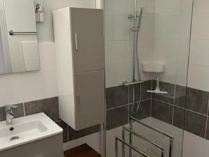 Maisons de vacances Maison avec Jardin pres du Lac de Gastes - 6 pers, Menage inclus, Ideale Familles - FR-1-319-407 : photos des chambres