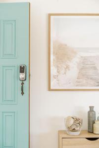 Bayview Cottage - Serene Escape between Beach & Bay