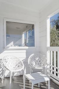 Bayview Cottage - Serene Escape between Beach & Bay