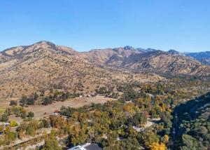 Bear Hollow by Sequoia National Park