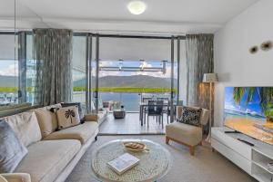 Belle Escapes 25 Harbour Lights with Magical Water Views