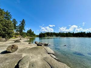Beachside Townhouses at The Pacific Shores Strata Property