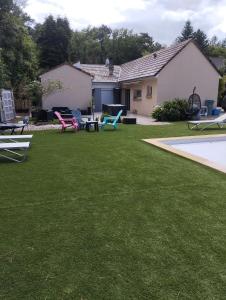 Maisons de vacances Familly 3 se trouve a 10 min du circuit des 24 h du mans 1 H 30 du peage saint Arnoult 15 min du pole europeen du cheval a savignee l'eveque : photos des chambres