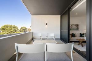 Modern 1-Bed Apartment with Views in Fremantle