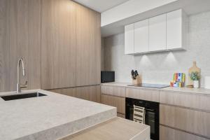 Modern 1-Bed Apartment with Views in Fremantle