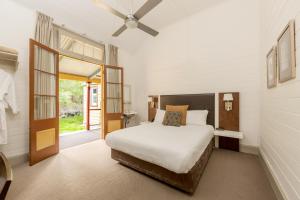 Queen Room with External Private Bathroom room in Q Station