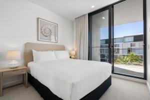Trendy 1-Bed Retreat in Fremantle with Rooftop