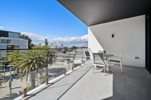 Trendy 1-Bed Retreat in Fremantle with Rooftop