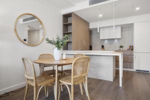 Trendy 1-Bed Retreat in Fremantle with Rooftop