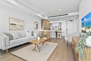 Stylish 2-Bed Unit with Views & Rooftop Access