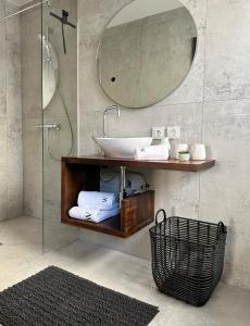 Komarna Coastal Retreat With Sea Views