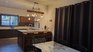 Entire Villa Albion 5 Bedroom and 4 bathrooms 270m2