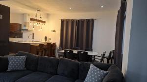 Entire Villa Albion 5 Bedroom and 4 bathrooms 270m2