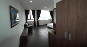 LAKESIDE DAILAI HOTEL