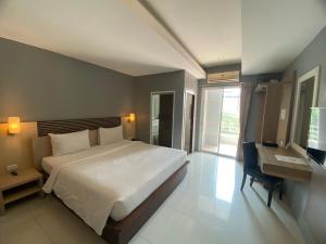 Green Hotel and Resort