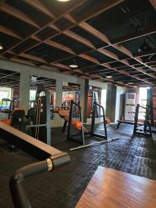 1 Bedroom Unit near IT Park with PS4 pool and gym use