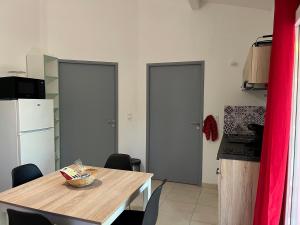 Jolie maisonnette avec piscine