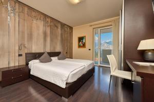 Superior Double Room with Balcony and Lake View room in Hotel Villa Smeralda