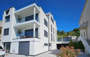 Double pleasure - two apartments with sea views and pool