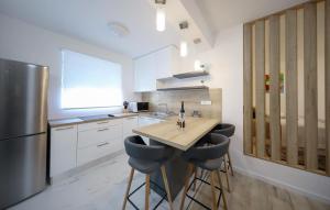 Lovely Apartment In Zadar With Wifi